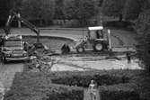 Dokumentation av anläggande av spelplaner på Gunnebo 1992-1993.
Dike, ca. 30 cm djupt för det nya dränröret.