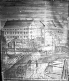 Vindbryggan över sundet med residenset i bakgrunden. Efter en gammal målad rullgardin.  Vänersborg