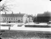 Hamnen i Vänersborg. I bakgrunden till höger synes taket till länslasrettet och kurhuset.