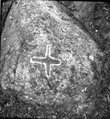 Korsad sten på Stockenäs udde.  Bolstad