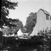 Kyrkan och klockstapeln.  Holm