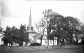 Kyrkan  c. även kyrkogården  Järbo