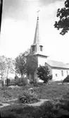 Kyrkan  c. även kyrkogården  Järbo