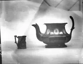 Mugg och gräddkanna.  Snarhögsgården  Åmål