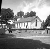 Kyrkan och kyrkogården  Tisselskogs kyrka