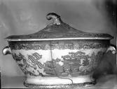 Ostindiskt porslin  Snarhögsgården  Åmål
c  soppterrin  d  fat