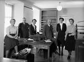 Kvinnor och män i kontorsmiljö, Uppsala 1943