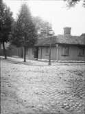 Kronogatan och Vallgatan år 1930. Rivet 1958. Ett av stadens äldsta hus.  Vänersborg