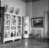 Del av porslinssalen på Vänersborgs Museum