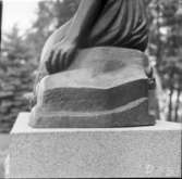 Detalj, Fridastatyn av Axel Wallenberg 1955  Vänersborg
