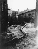 Översta delen av kvarnrännan i Mölndalsfallet, år 1899. Del av fem bilder i s/v för Mölndals kvarnby och industrierna. Relaterade motiv: 1992_0476 - 0479.