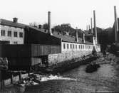 Mölndalsfallen uppströms från Forsebron år 1899. Del av fem bilder i s/v för Mölndals Kvarnby och industrierna.