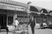 Livsmedelsbutiken Almåsboden i Lindome centrum, år 1985. 