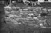 Restaurering av terassmur.  Torpa stenhus