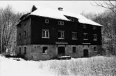 Manbyggnad och 2 flyglar. Årås kvarn och gård
