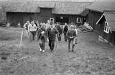 Gökotta vid hembygdsgården Börjesgården i Hällesåker, Lindome, år 1985.

För mer information om bilden se under tilläggsinformation.