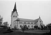 Lindome kyrka firar 100-årsjubileum, år 1985.

För mer information om bilden se under tilläggsinformation.