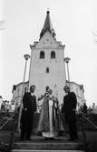 Lindome kyrka firar 100-årsjubileum, år 1985. Leif Adolfsson, biskop Gärtner och Mats Oreklev.

För mer information om bilden se under tilläggsinformation.