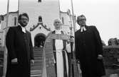 Lindome kyrka firar 100-årsjubileum, år 1985. Leif Adolfsson, biskop Gärtner och Mats Oreklev.

För mer information om bilden se under tilläggsinformation.
