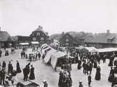 Åtvidaberg. Pingstmarknad ( troligen 1903 ). Foto Joh. E. Thorin Åtvidaberg. Ur Svensk Stad vol. 19