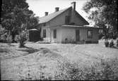 Bostaden och ladugården.  Tollebol  Åmål