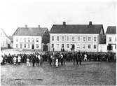 Drottninggatan vid torget. Sprutövning omkring 1870.  Vänersborg