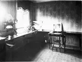 Interiör Emelie Jacobssons Fotoatelje  (sedermera Lindhes fotoatelier) Huset rivet 1962.  Trollhättan