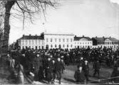 Vänersborg, torget. Strejkande Skofabriksarbetare.