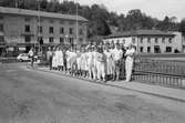 Mölndals Körsällskap fotograferade på Forsebron i Mölndal, år 1985. 