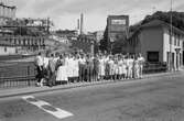 Mölndals Körsällskap fotograferade på Forsebron i Mölndal, år 1985.

För mer information om bilden se under tilläggsinformation.