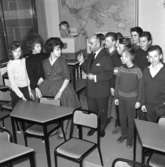 Persisk lärare på besök i Huskvarna skola på 1960-talet.