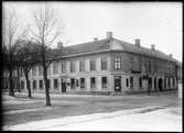 Edsgatan - Kungsgatan, Vänersborg.

Almlöf & Co.
Foto ca 1916-18