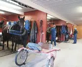 Åby Stallgårdar och närliggande stallar i Balltorp 2015. Interiör och selning inför träning, Lunnagårdsgatan 10.

1992 utökade travbanan sin verksamhet med Åby Stallgårdar i Balltorp där det fanns 70 boxar. I juni 1998 påbörjades bygget utav Stallgårdar ll som bestod utav 42 boxar.


I samband med dokumentation utav Åby Stallbacke 2015.