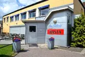 Åby Stallbacke inför rivning 2011. Rasta Stallcafe. 

Åby travbana planeras att bara användas som en tävlingsbana varför stallarna på stallbacken avvecklas och rivs. Efter rivningen är området planerat för 735 bostäder i flerbostadshus och radhus med olika upplåtelseformer.
