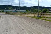 Åby Stallbacke inför rivning 2011. Träningsbanan. 

Åby travbana planeras att bara användas som en tävlingsbana varför stallarna på stallbacken avvecklas och rivs. Efter rivningen är området planerat för 735 bostäder i flerbostadshus och radhus med olika upplåtelseformer.