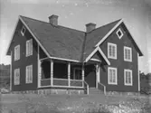 Vilan, Stockholmsvägen 12, Enköping, sett från söder (Fannakorset). Bilden finns även som EMFWA00287.