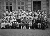Grupporträtt - elever och lärare vid Wiks folkhögskola, Balingsta socken, Uppland 1934