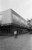 Vy från Brogatan i Mölndals centrum, år 1985. Fotografi taget av Harry Moum, HUM, Mölndals-Posten.