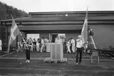 Nationaldagsfirande på Ekenskolan i Kållered, år 1985.

För mer information om bilden se under tilläggsinformation.