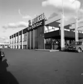 MOTELL tre hästar utmed Birkagatan i Huskvarna den 25 april 1970.