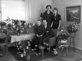 Bild på herr Eric Gustavsson med familj på Idrottsgatan 7 a i Huskvarna       den 28 januari 1962.