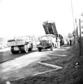 Asfaltering av parkeringsplats utanför Huskvarna Folkets Park                      den 3 september 1956