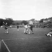 Fotbollsmatch mellan HIF från Huskvarna och Öster från Växjö på 1960-talet.