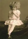 Margit Wannerberg som liten.
Bilden är skannad av en digital utskrift.