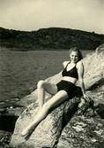 Sommaren 1940? Birgit poserar på Ösöklippan.
