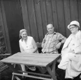 Till höger sitter Anna 