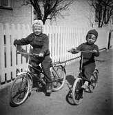 Tom Andersson och Kennet Waldsjö är på cykeltur i Huskvarna.