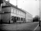 Lidéns gård, Stora gatan 14. 

Fotograf: Ellert Johan Viktor Sörman.

Fotokopia finns.