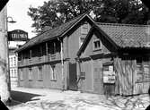 Scheringska gården riven 1959.
Östra Långgatan, hörnet Sotargränd.

Fotograf: Ellert Johan Viktor Sörman.

Fotokopia finns