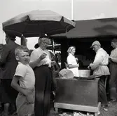 Korvförsäljning på Algutsrums marknad.